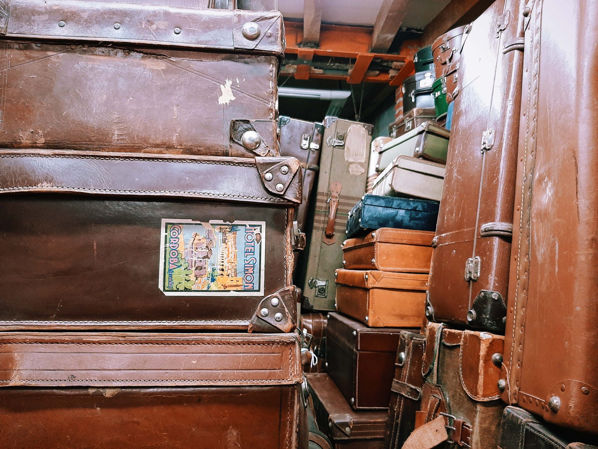 vintage suitcase shop Madrid