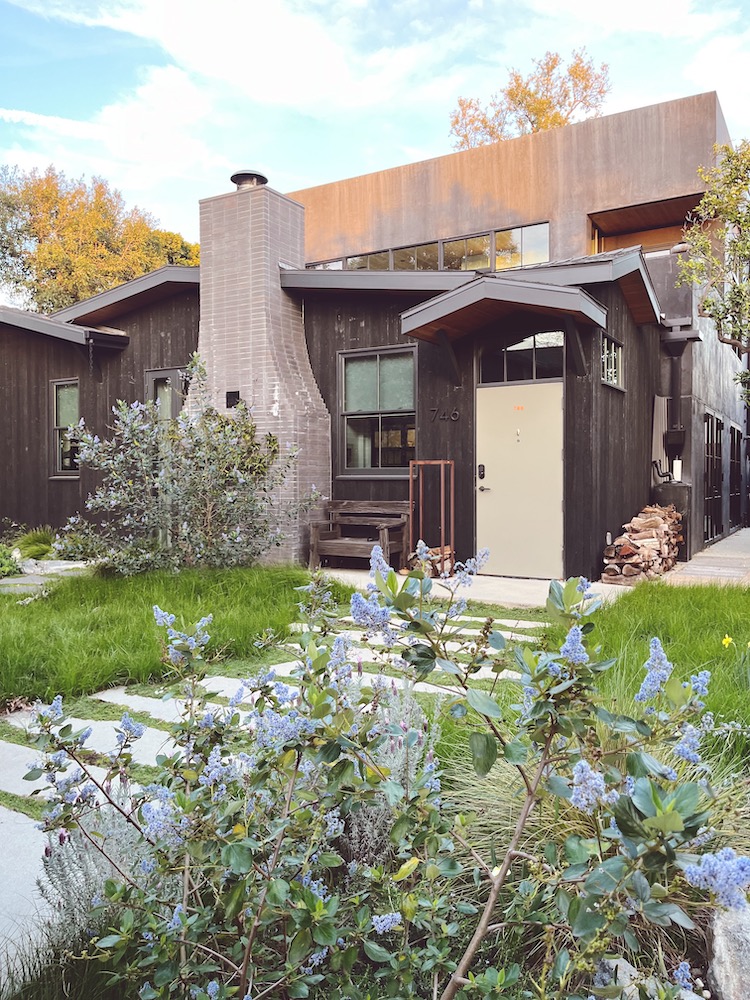 a brown house along a hidden street in venice beach